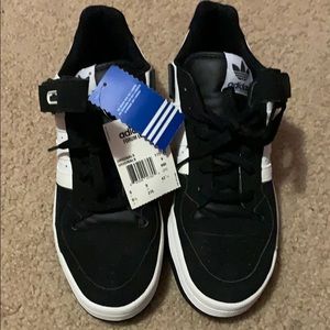 Low top adidas forum